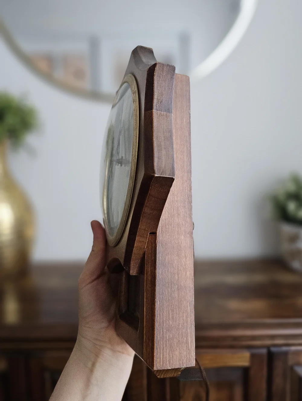 Vintage 60's United Wall Clock Wood Mid Century Roman Numeral Pendulum USA